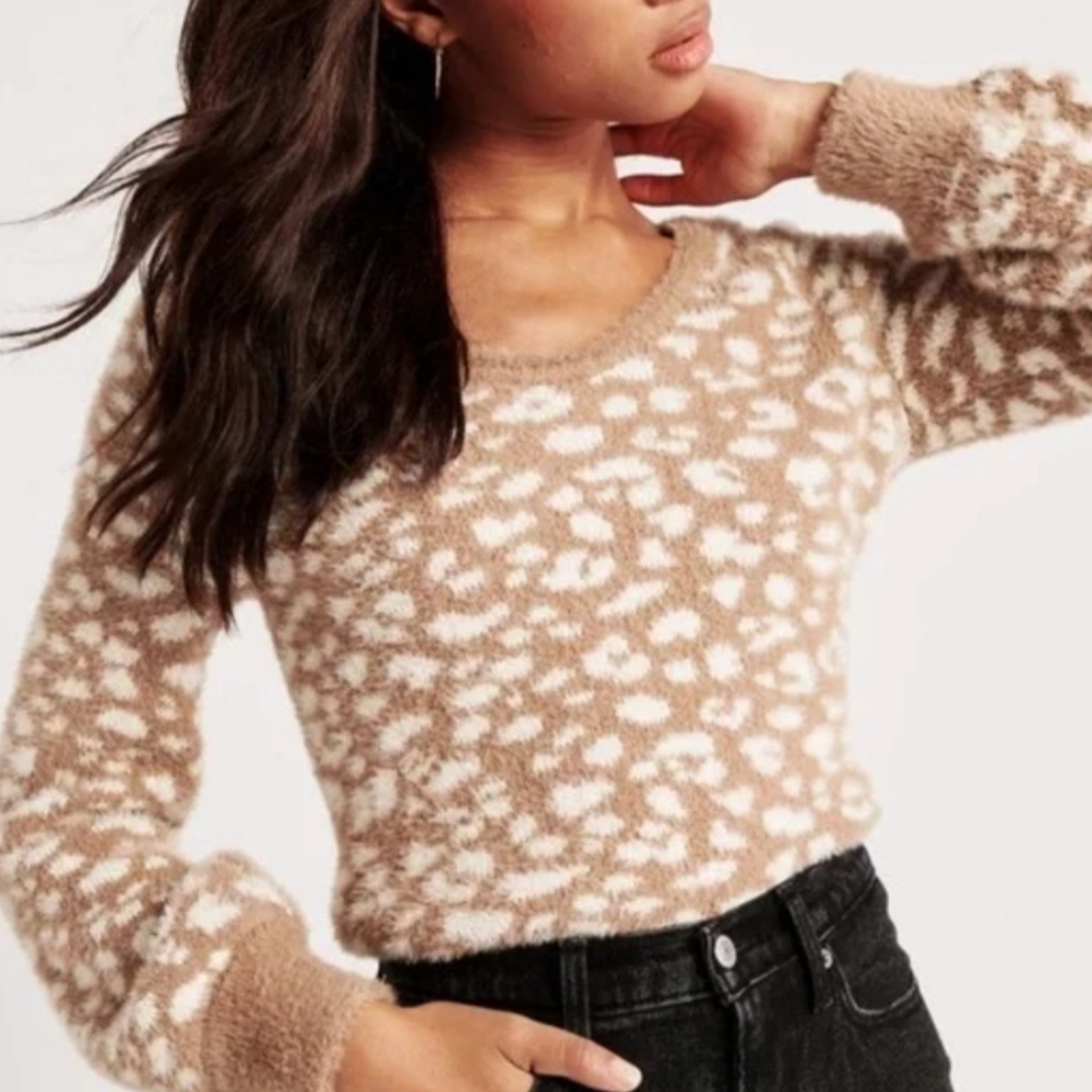 Abercrombie & Fitch Soft A&F Eyelash Cheetah Print Sweater